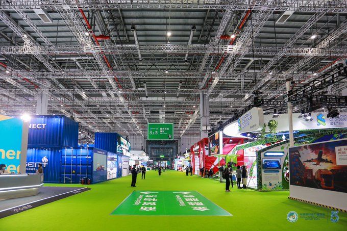 如何通過創(chuàng)新的色彩運用提升進博會展臺設計