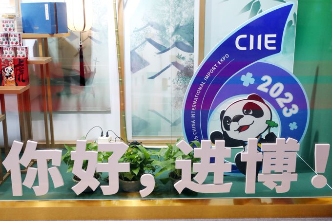 細(xì)節(jié)決定成?。荷逝c燈光在CIIE展位設(shè)計搭建中的巧妙運用