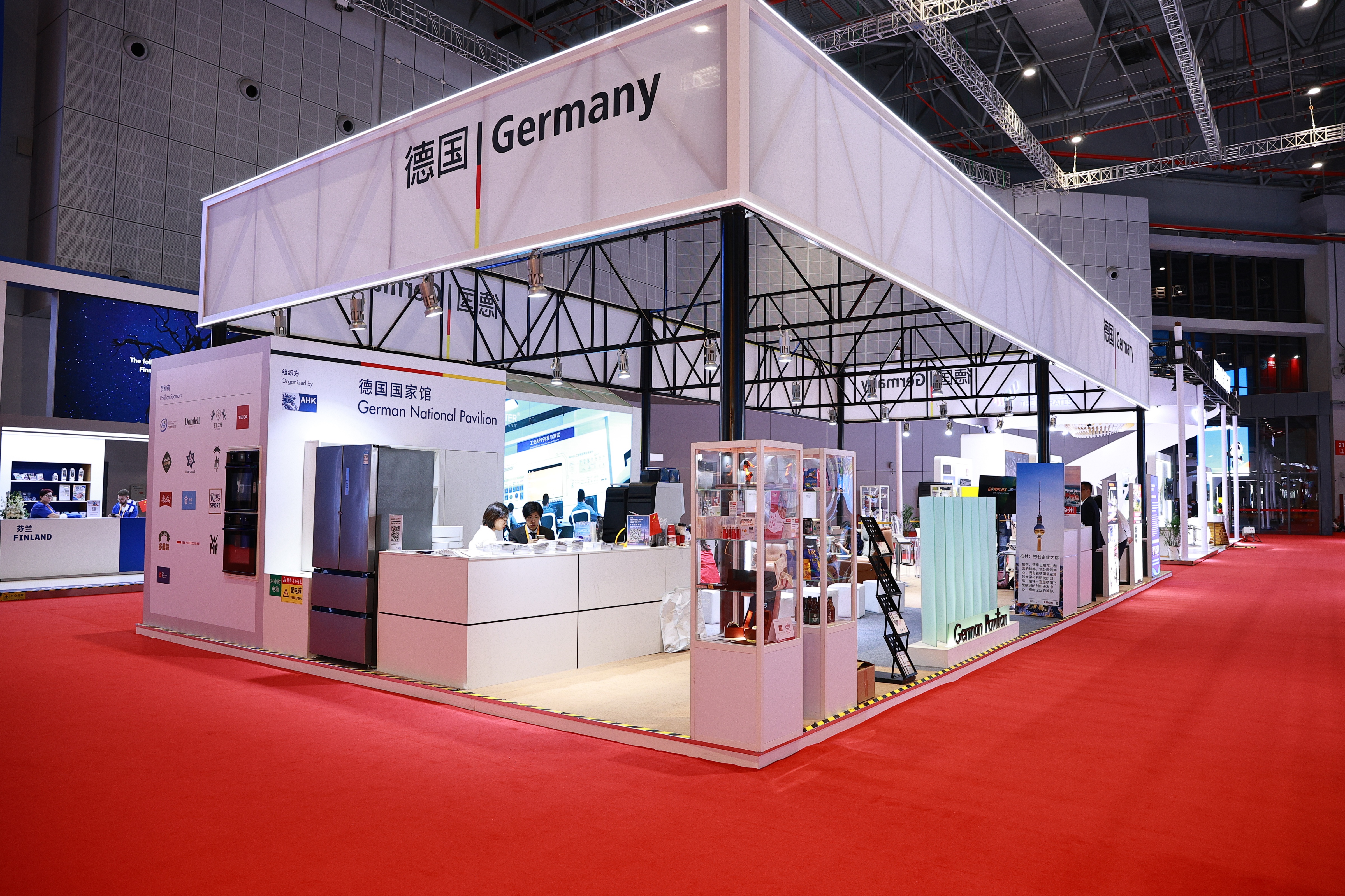 打造沉浸式體驗(yàn)的進(jìn)博會國家展展位設(shè)計(jì)技巧