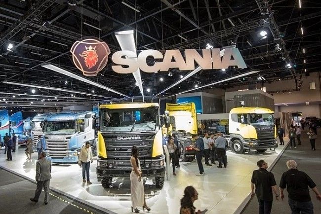 在參加展會(huì)時(shí)，一個(gè)精心設(shè)計(jì)的展臺(tái)可以顯著提升品牌形象并吸引潛在客戶。然而，展臺(tái)搭建是一個(gè)復(fù)雜的過(guò)程，需要考慮眾多因素以確保成功。以下是展臺(tái)搭建過(guò)程中的關(guān)鍵注意事項(xiàng)，幫助您避免常見(jiàn)錯(cuò)誤，確保展臺(tái)既美觀又實(shí)用。